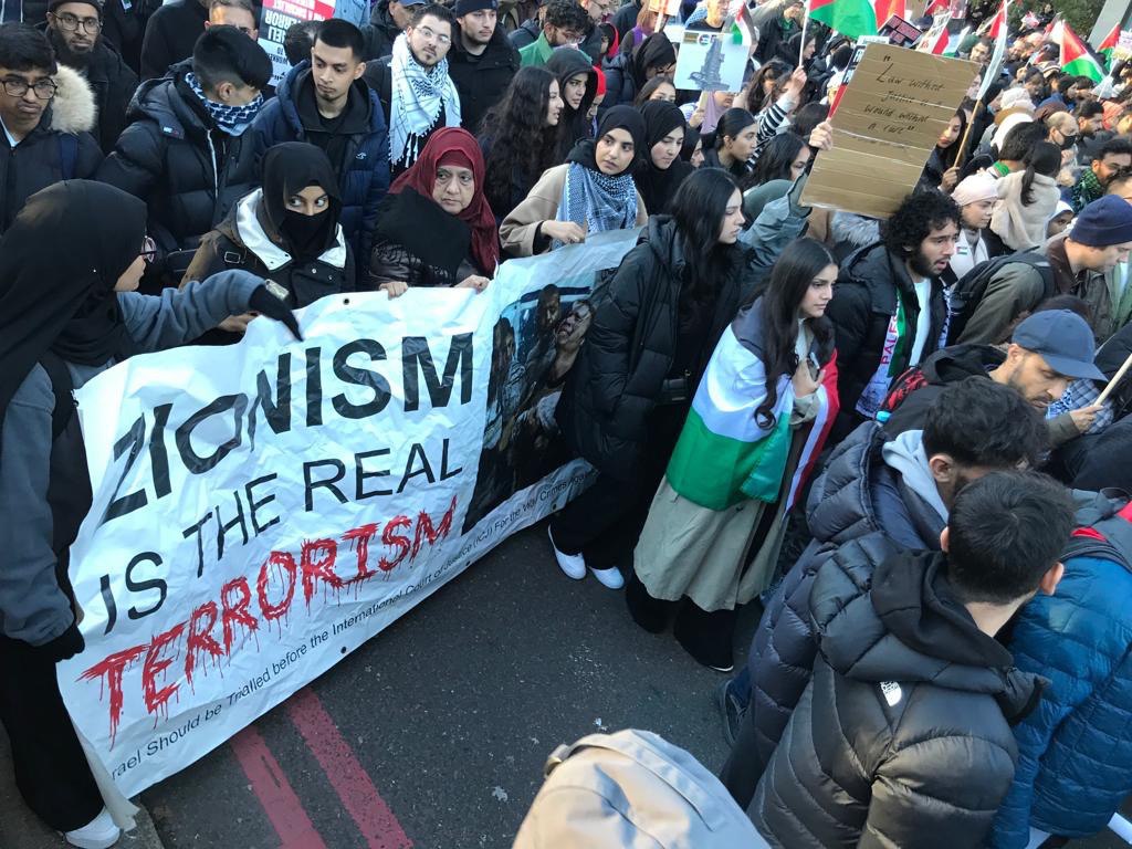 Hamas Supporters Offer Show of Force, Express Support for Destruction of Israel in London on Armistice Day